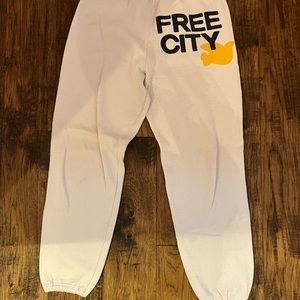 Freecity Sweatpants, they’re in used,low price check pictures some stains